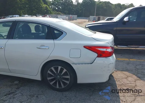 2017 Nissan Altima 2.5/2.5 S/2.5 Sl/2.5 Sr/2.5 Sv из США, поврежденный, VIN 1N4AL3AP1HC126067